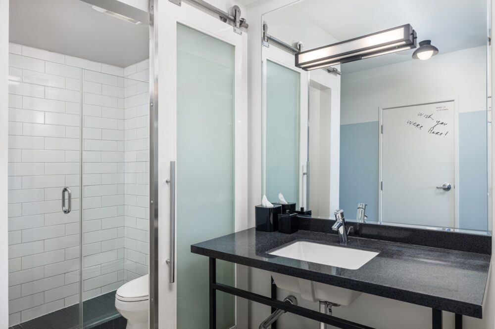 City View King Guest Room, Bathroom