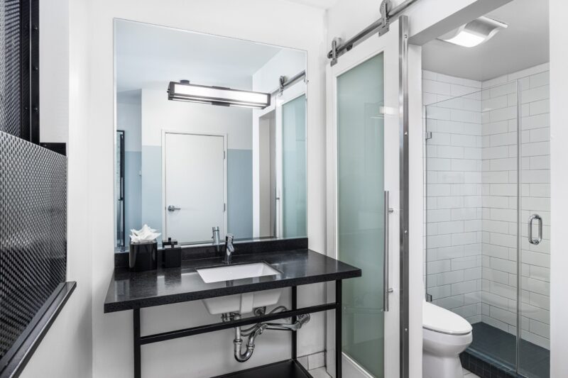 City View Queen Guest Bathroom