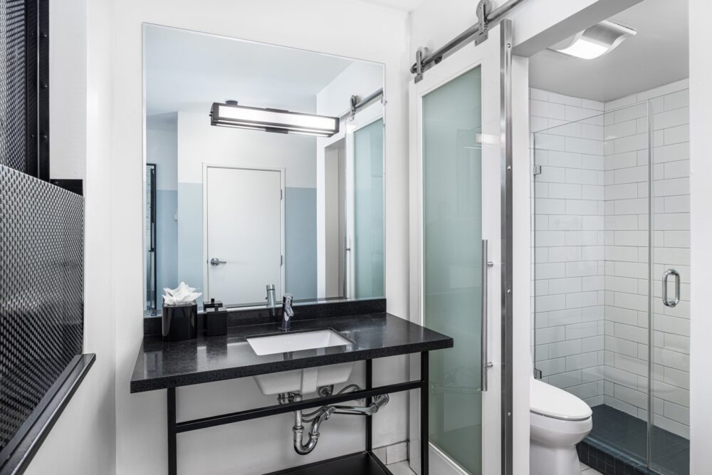 Partial Ocean View Queen Bathroom